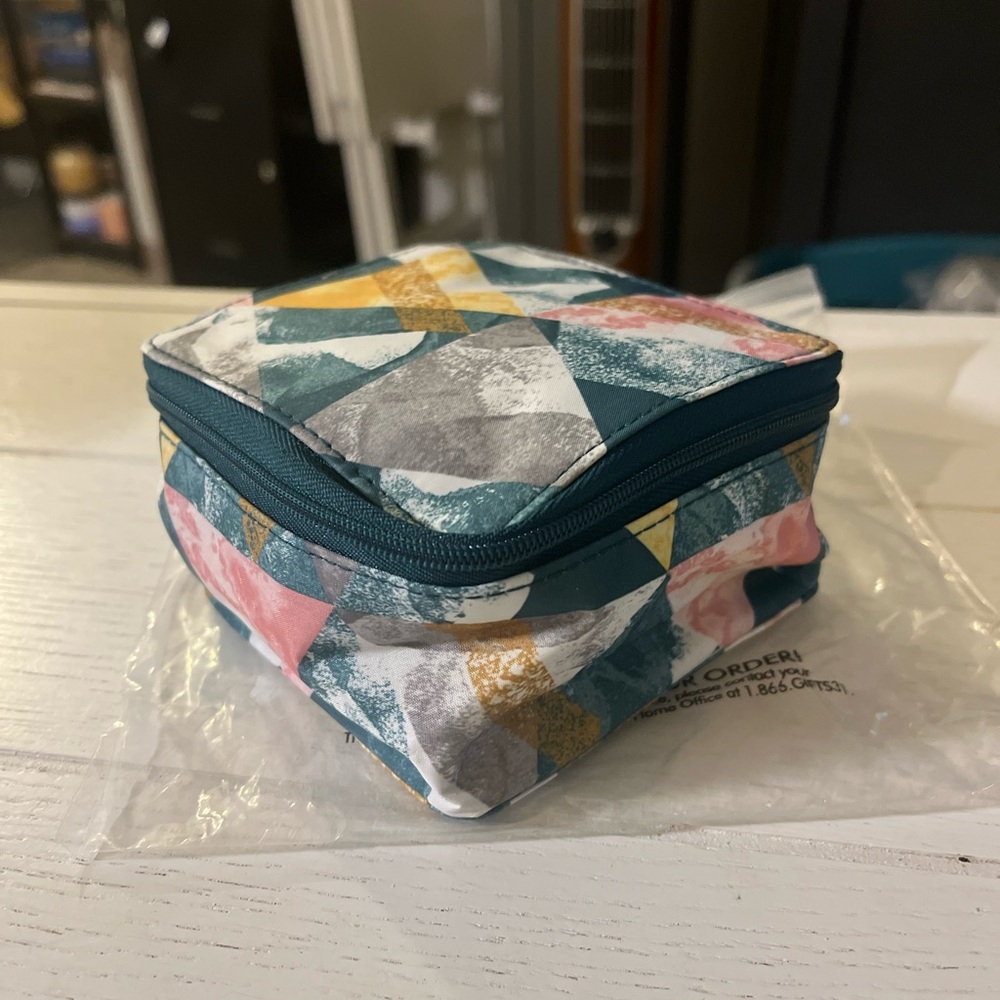 NWT Mini Travel Jewelry Case